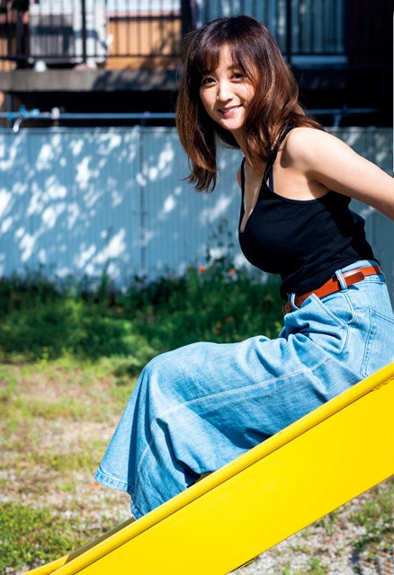 小松彩夏が５年ぶりグラビア復帰！「フリーになってから、予定調整もメール返信も全部自分でやってます」