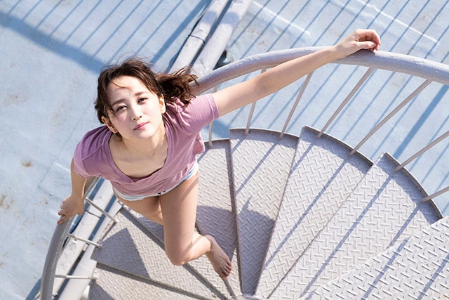 5年ぶりにグラビア復帰した女優・小松彩夏が2週連続でデジタル写真集をリリース!「グラビアは自分を上げてくれる場所なので、褒め言葉が自信になってます」