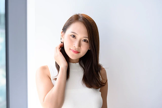 レースクイーン界のネクストブレイク筆頭、福江菜々華が初デジタル写真集を発売！「カメラが近いのが恥ずかしかった...」