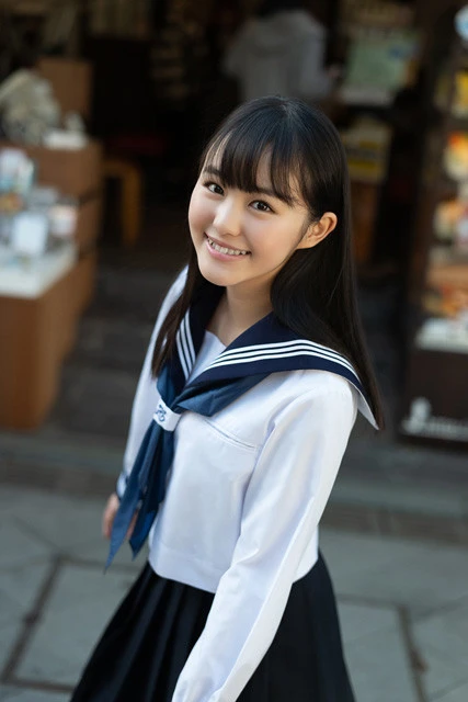 まぶしすぎる笑顔と愛くるしさ抜群の１６歳・伊藤小春（ふわふわ）「いちばん好きな動物はミズオオトカゲ。見てて癒やされます。飼いたい」