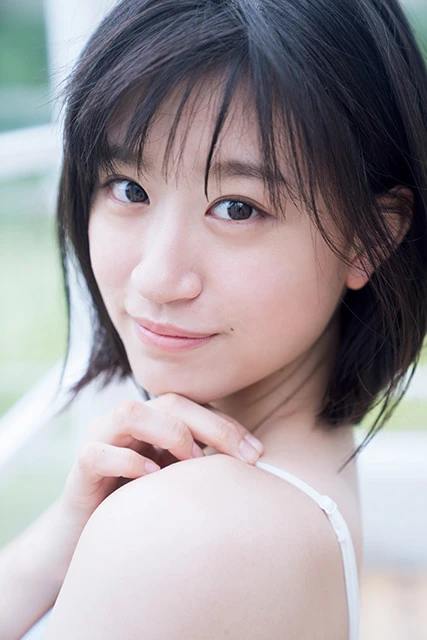 NMB48の最強ボディ、上西 怜が週プレ初表紙! グラビア界を席巻予定の最強メニュー「"れーちゃん3点セット"いかがですか?」