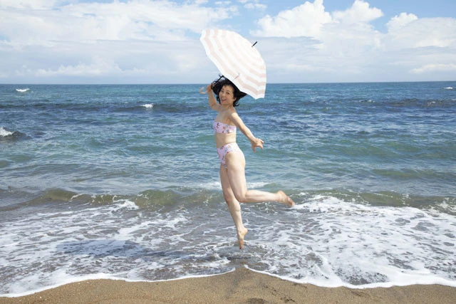 男の妄想を笑い飛ばす、人妻熟女自撮り写真家・マキエマキの「昭和Ｂ級エロ」の世界