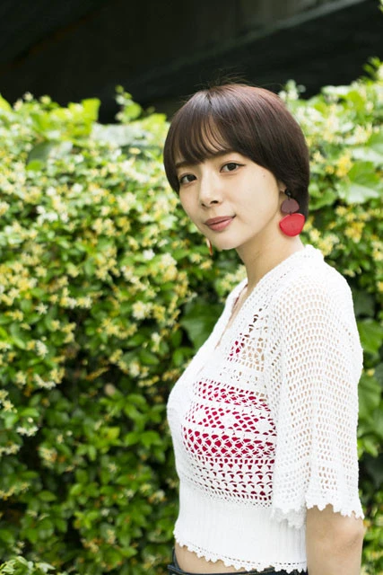  女流プロ雀士としても活躍するモデル、岡田紗佳「いつも麻雀の神様に感謝しています（笑）」