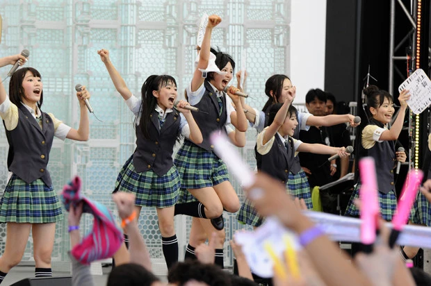 指原莉乃率いるHKT48(2014年)