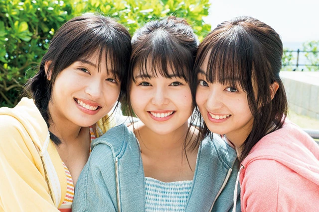 左から持田優奈、頓知気さきな、日比野芽奈