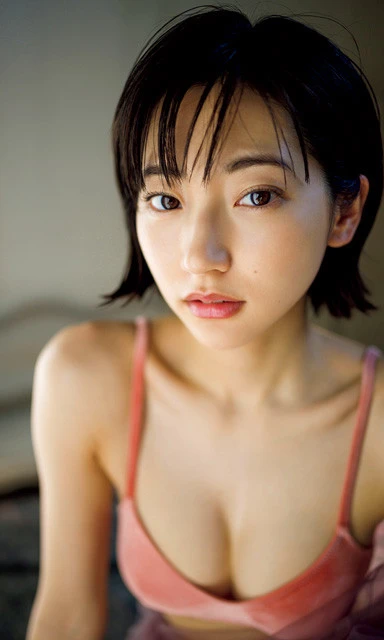 受賞作品・武田玲奈写真集『オトナの抜け感。』より(撮影/舞山秀一)