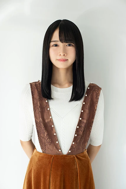日向坂46のルーキー美少女、上村ひなのがアイドルになったと実感!「お客さんが振るサイリウムを見て...」
