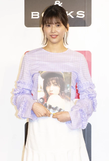 欅坂46の1期生、クールビューティーの「べりさ」が待望の1st写真集を発売