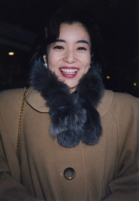 １９６５年６月２４日生まれ、神奈川県出身。早稲田大学第一文学部卒業後、１９８８年にフジテレビに入社。同期の河野景子アナ、有賀さつきアナと共に