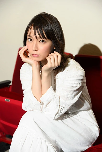 吉岡里帆が世界的劇作家の作品に挑戦!「舞台は私にとって、気が小さい自分の殻を破れた『原点』。日常を忘れ、どこかに遊びに行く気持ちで観てもらえれば」