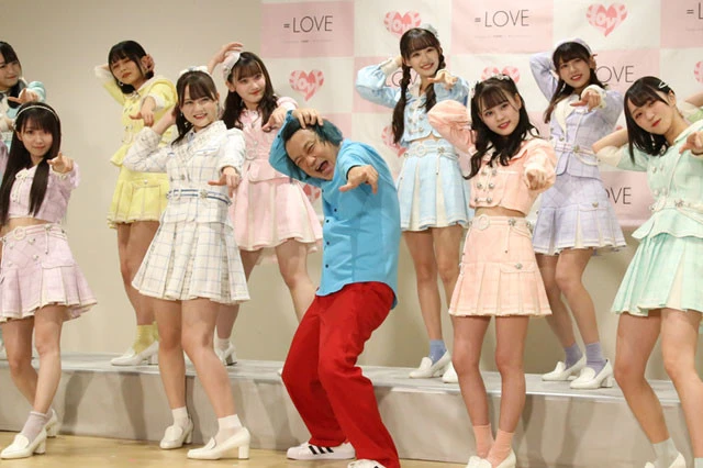 ＝ＬＯＶＥの新曲リリースに芸人・永野が暴走応援。 "公式不審者"就任にメンバーも納得！