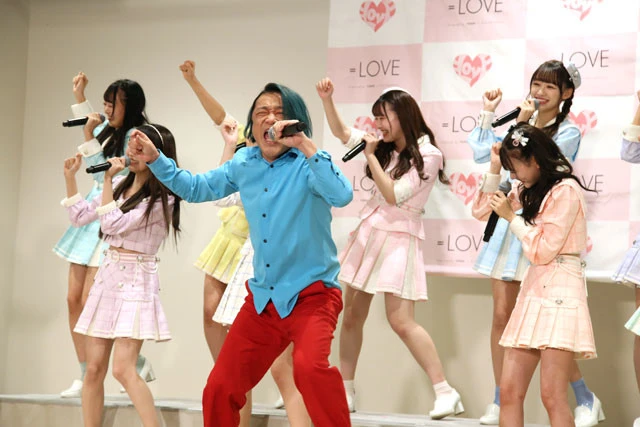 永野と一緒にギャグに挑むメンバーたち