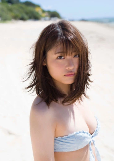 デジタル写真集『すももも桃香ももものうち』より(撮影/佐藤裕之)