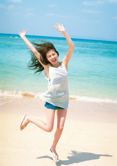 【デジタル限定】久間田琳加ファースト写真集『りんくまちっく』より　（Ｃ）川島小鳥／集英社