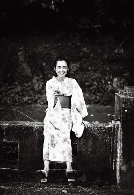 安達祐実インタビュー「我」と「我」の行方「人生において写真の存在がずっと近くにあるのは、本当に幸せなことです」