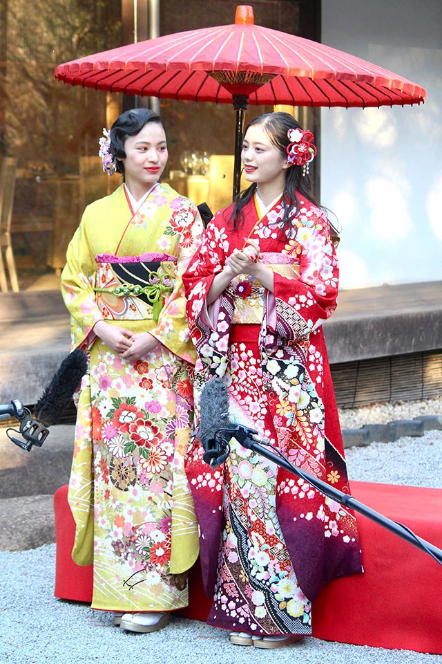 ピカチュウをイメージした大谷は、ネイルも赤にする徹底ぶり。「七五三の着物が水色で違う色を」と赤を選んだ紺野は「上は明るめ、下はシックなのでちょうど大人と子供の狭間の自分にぴったり」とお気に入り