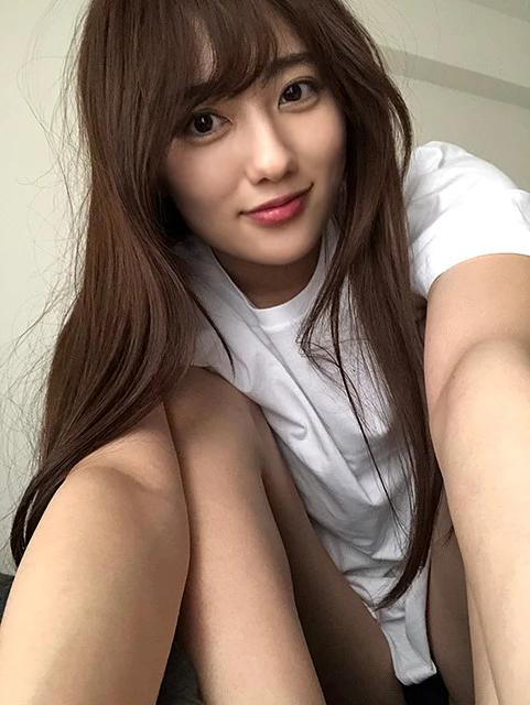 セルフィグラビアでひとり４役に挑戦した奥山かずさ「苦手だった自撮りを克服できた......かもしれません（笑）」