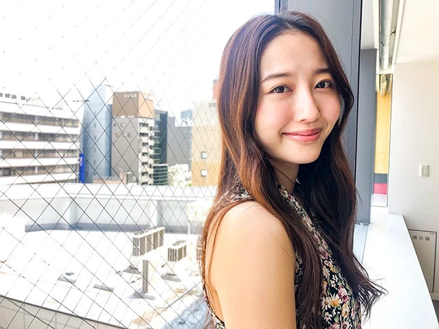 話題の美人女優・浦まゆが"食べ過ぎる女"へ大変貌!? 欲望をかきたてる極ウマムービーを週プレNEWSで先行独占公開!