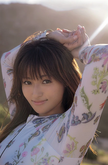 国民的女優・深田恭子が最新写真集で見せた涙のワケと"新しい私" 「一歩踏み出すだけで新しい世界が広がっているし新しい自分になれる」