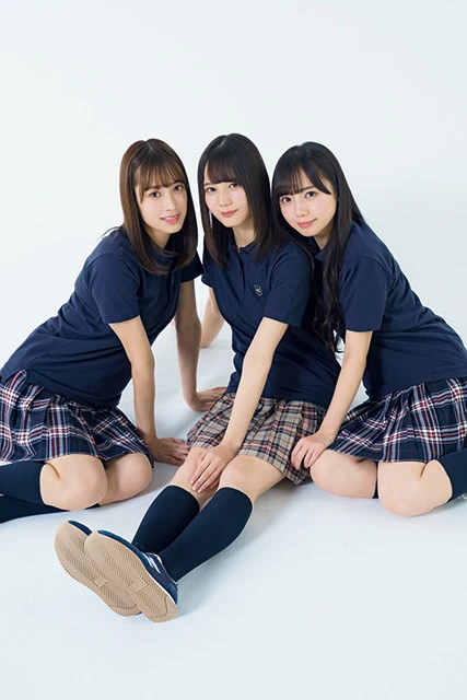 左から佐々木久美、小坂菜緒、齊藤京子