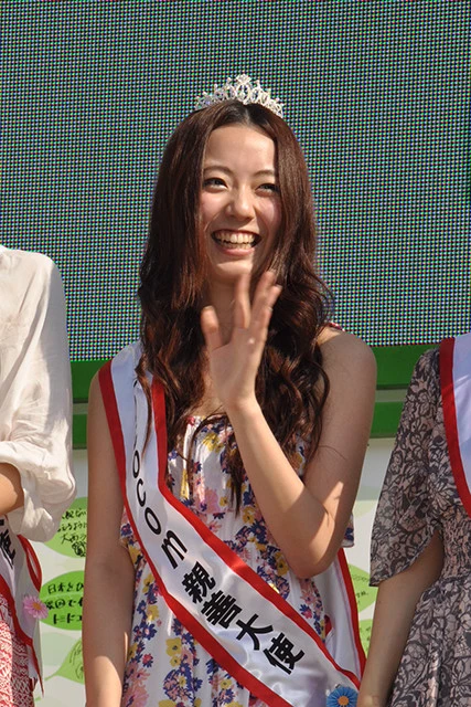 写真は「ミスソフィア２０１１」に輝いた当時のフジテレビ・内田嶺衣奈アナ。当時は芸能プロに所属し、女子大生タレントとして活動していた。現在は報道＆スポーツキャスターとして活躍しており、人気ランキング入りの期待も高まる
