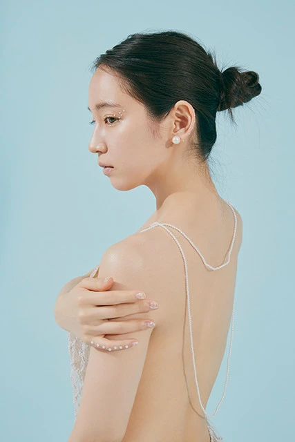 セカンド写真集『里帆採取』が発売直前の女優・吉岡里帆が語った自身の変化とは？「笑っている時間がすごく増えました」