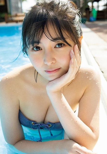 ８０年代オマージュ満載のファースト写真集の発売が決定した頓知気さきなが抱く夢とは？「ゆくゆくはアグネス・ラムさんみたいな小麦肌のミューズを発掘したいです」