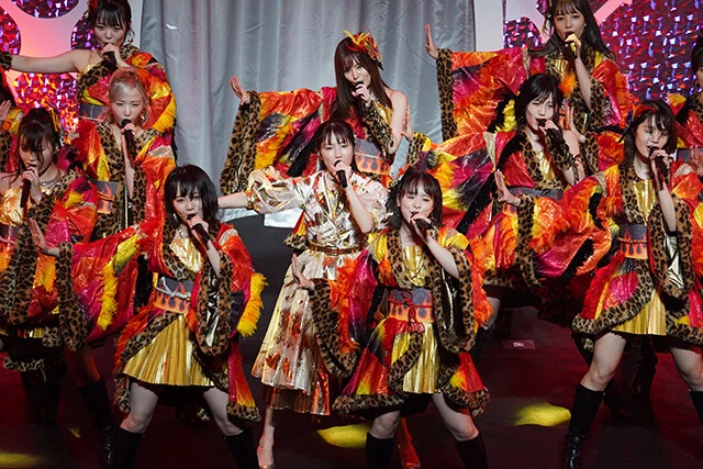 NMB48の衣装を着て『HA！』を歌う