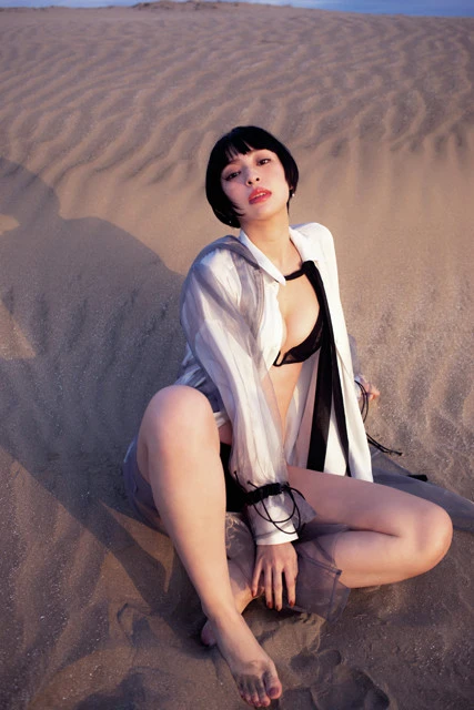 日南響子が２０１５年以来、６年ぶりにグラビアに登場！「お話をいただいたとき、グラビアなんて無理だよって思っていました（笑）」