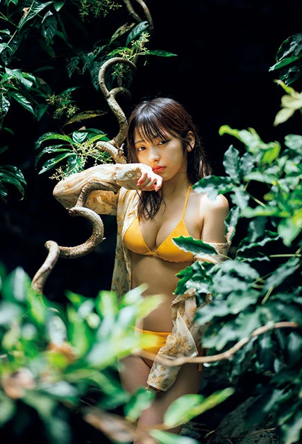 アイドルグループ「＃２ｉ２」の人気メンバー・十味が語るこれまでの撮影秘話「ミートくんの恋人、爆破＆大蛇グラビア......週プレさんの撮影はいつも印象的です」