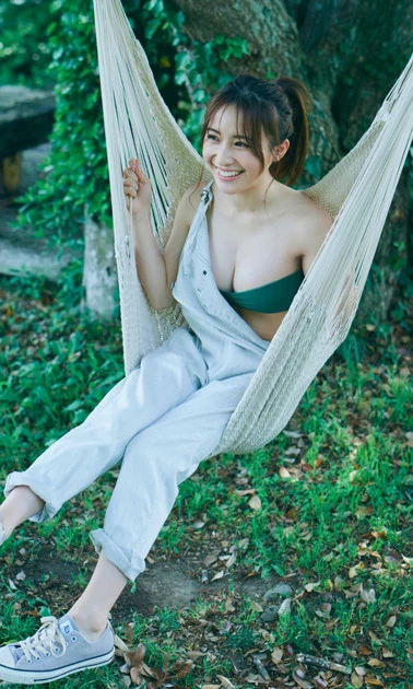 【デジタル限定】伊藤愛真写真集『Ｂｅａｕｔｉｆｕｌ　ＬＩＦＥ』　（Ｃ）三瓶康友／集英社