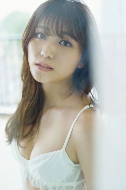 アイドルユニット「SUPER☆GiRLS」4期メンバーの坂林佳奈「深田恭子さんの写真集を見て、大人っぽい表情やしぐさを研究しました!」