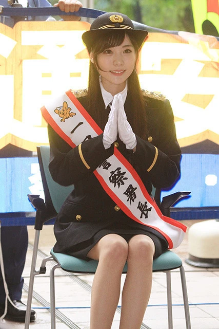 1998年6月27日生まれ、東京都出身。中学2年生のときに女流棋士としてデビュー。早稲田大学政治経済学部卒業後、今春フジテレビに入社。学生時代はタレント活動もしていた即戦力ルーキー