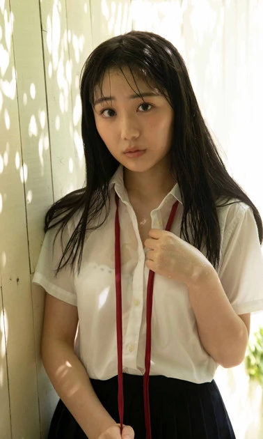 【デジタル限定】阿部夢梨写真集『元祖あざとい、この美少女はだ～れだ？』　（Ｃ）西條彰仁／集英社