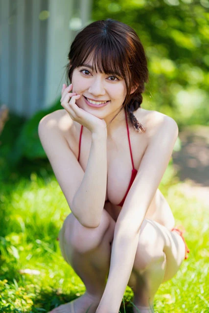 広山楓デジタル写真集『渚のヒロイン』（撮影／ＹＯＲＯＫＯＢＩ）より