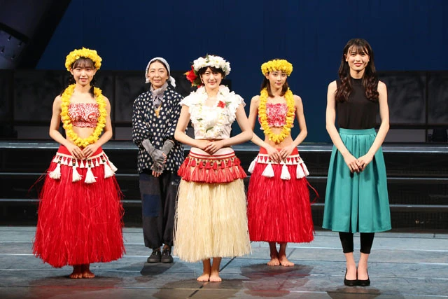 (左から)山内瑞葵、有森也実、樋口日奈、安田愛里、矢島舞美