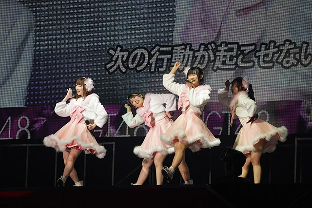 キュートなメンバーが歌う、『ガラスの I LOVE YOU』