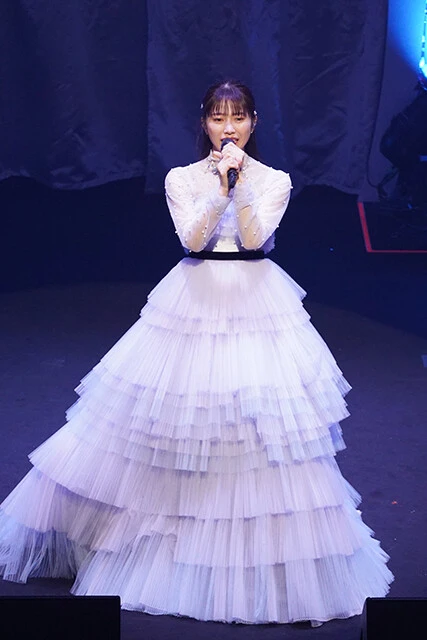 横山のために書かれた卒業曲『君がいなくなる12月』を歌う