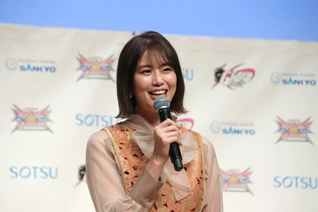 稲村亜美が『ＧＧＧＰ２０２２』開幕宣言。「ゲームセンターには週６で行っていました。ガンダムのゲームも楽しみ」