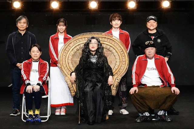 （左前から）阿部サダヲ、木野花、古田新太、（左後ろから）作家・中島かずき、西野七瀬、浜中文一、演出家・いのうえひでのり