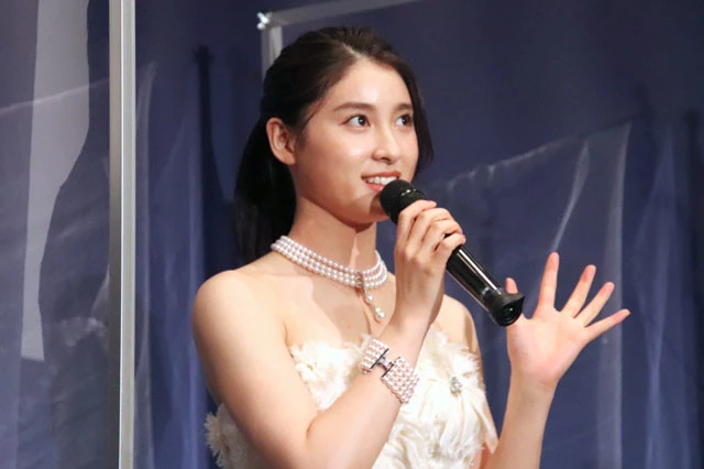 『哀愁しんでれら』主演の土屋太鳳、田中圭から"裏の顔"を暴露「お前、あのストレッチなんなん！」