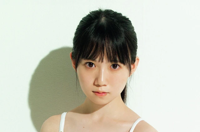 人気急上昇中の１８歳アイドル・新居歩美が念願の初グラビア！「家族も私のツイートを見てるらしくて、少し恥ずかしいです」