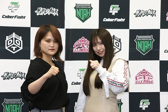 練習パートナーの山下実優(左)と