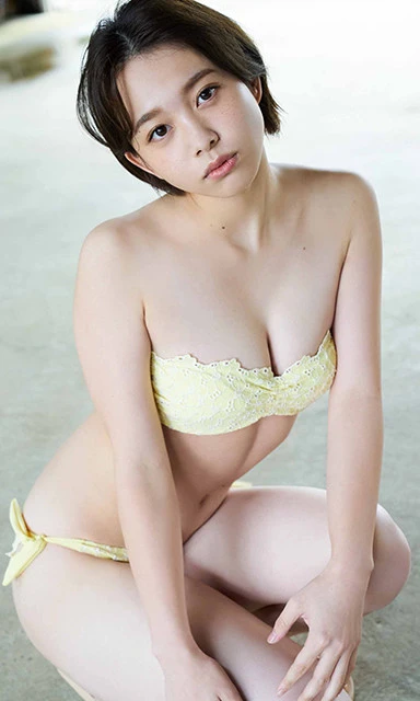 『ミラクルガール~日本一かわいい女子高生~』(撮影/Takeo Dec. 価格1320円/税込)より