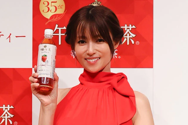 深田恭子が「午後の紅茶」と"くまモン語"で復興支援をＰＲ「熊本を応援するんだモン！」
