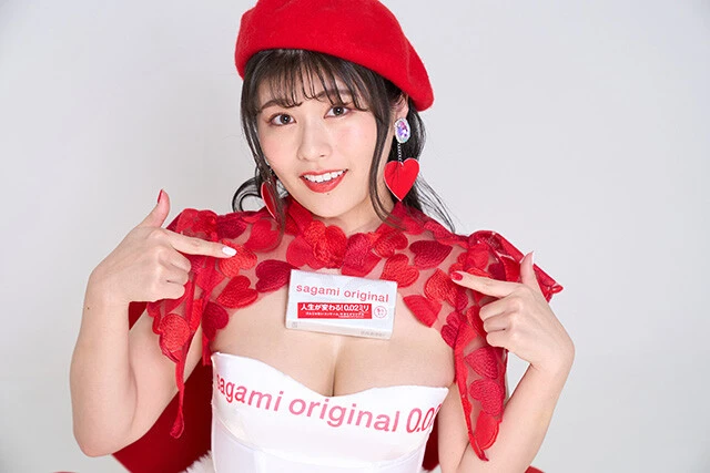 大食いタレントとしても話題のグラドル・ちとせよしのが『サガミオリジナル００２（ゼロゼロツー）』の１３代目宣伝大使就任！「絆創膏を買うくらいコンドームが身近になって欲しいです」