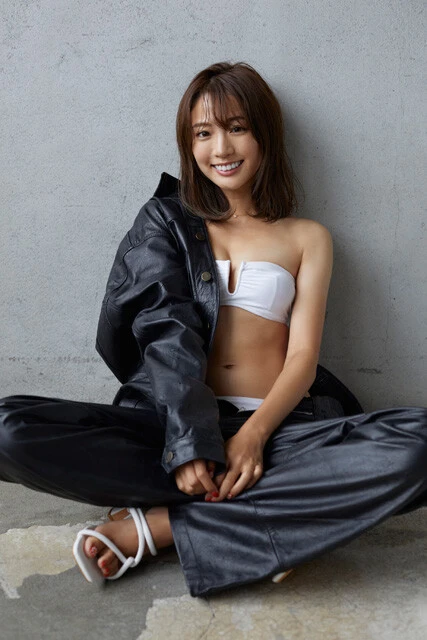 志田友美デジタル写真集デジタル写真集『Ｒｉｄｅｒ’ｓ　Ｈｉｇｈ』より （撮影／蓮井元彦）