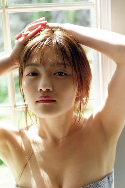 トレードマークの太眉をそって大胆イメチェンした井上咲楽「２１年間で一番自分磨きをしている今をグラビアに残せてうれしいです」