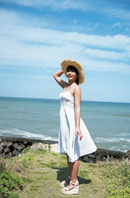 グラビア誌を席巻する新進女優の朝日ななみ「小さい頃はなぜか"野生児"や"宇宙人"と呼ばれていました」