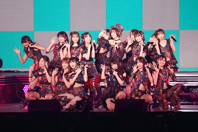 篠田麻里子、板野友美、大島優子らレジェンドＯＧたちが会場を沸かせる